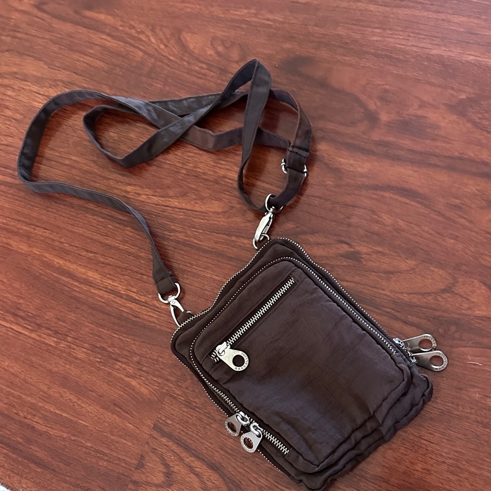 Baggallini Brown Crossbody Bag approx 5” x 7”